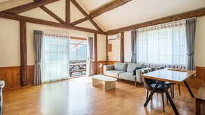 Basic Room, 1 Bedroom (B201) | 1 bedroom, free WiFi - Jeju Dangdangi Dog Pension Black (Jeju City)