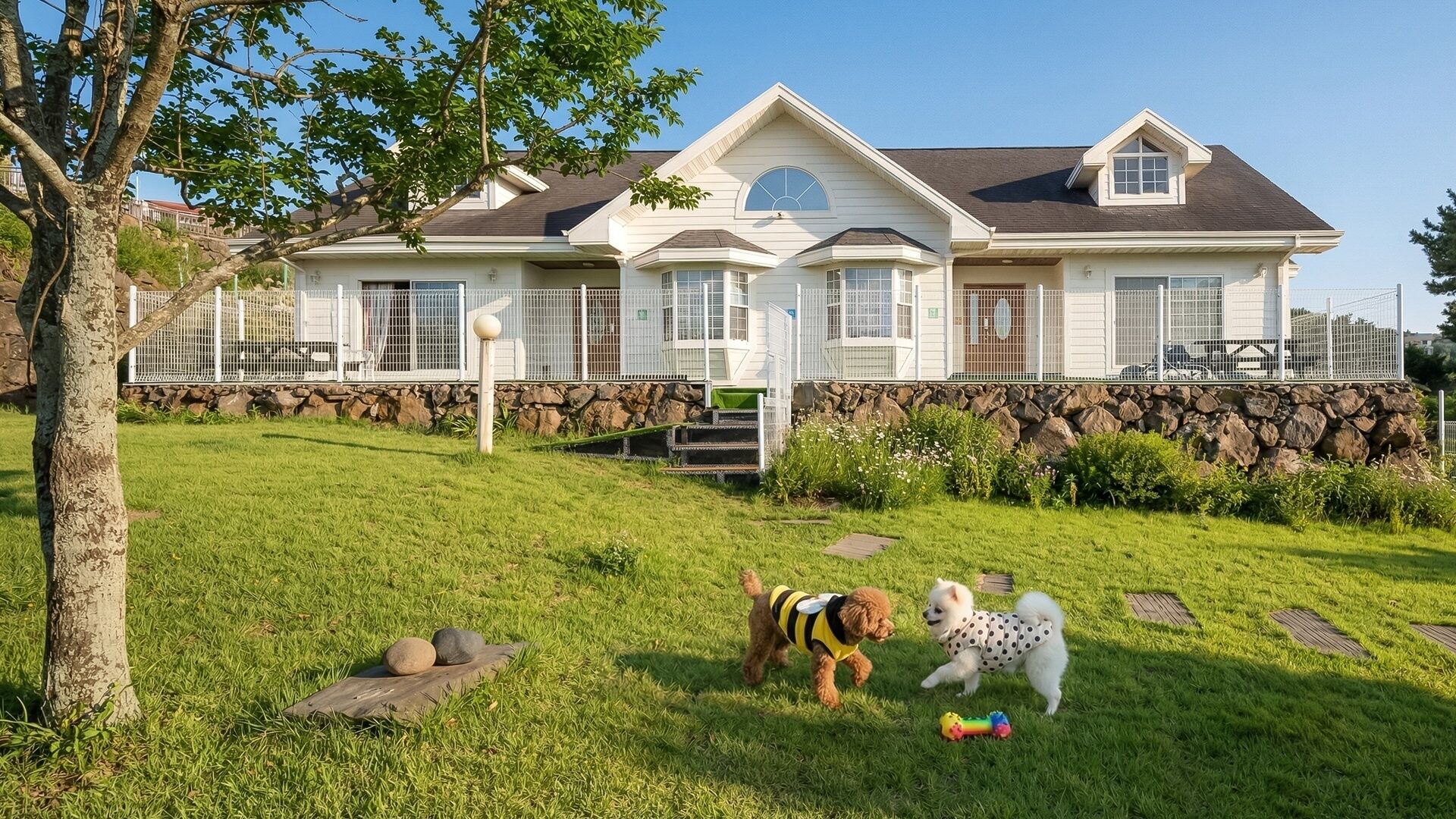 Chambre de base, 2 chambres (Halla — 1 Dog Free (Yard/BBQ)) | 1 chambre, accès au Wi-Fi (inclus)