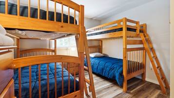 3 Schlafzimmer, Schreibtisch, Reisekinderbett, WLAN