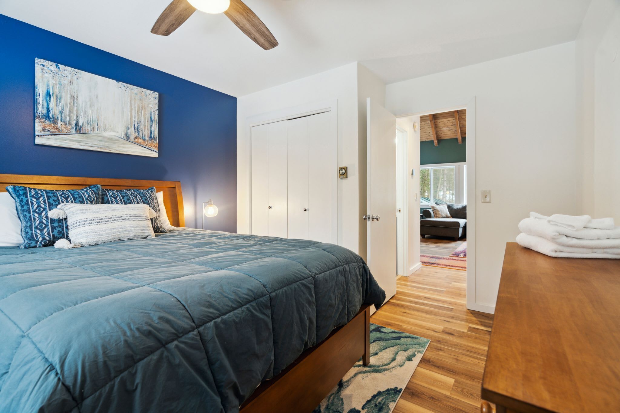 3 bedrooms, desk, travel cot, WiFi