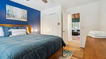 3 bedrooms, desk, travel cot, WiFi