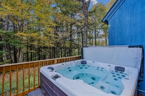 Outdoor spa tub - Hot Tub | Firepit | Dog-Friendly | Skiing | Sauna (Killington)