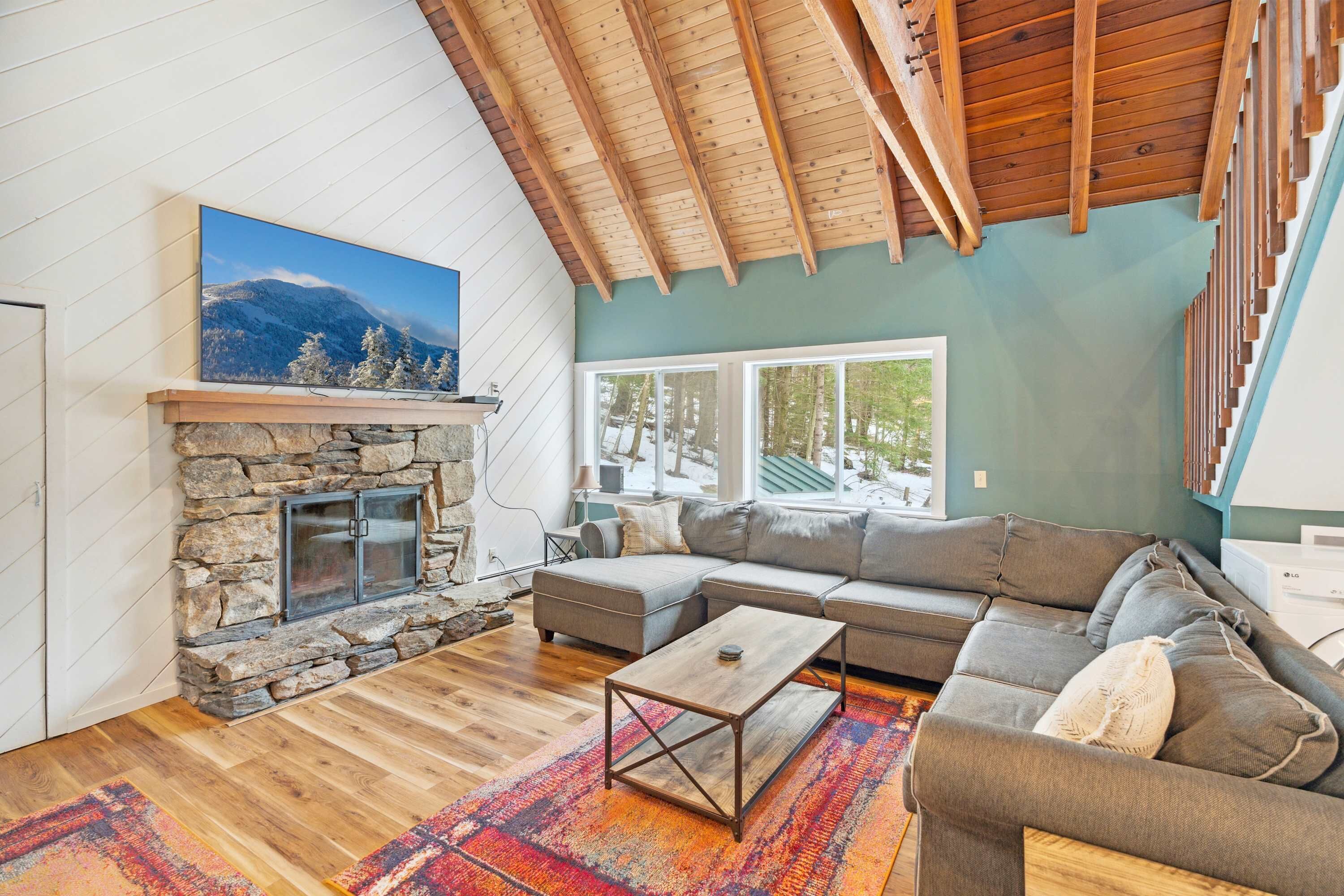 Een televisie en een kantoor