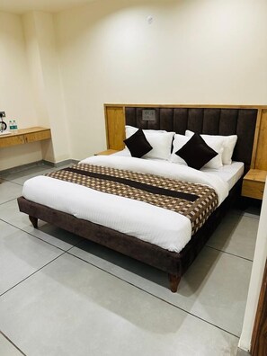 Deluxe Studio | Free WiFi - Hotel Bleu Ville (New Delhi)