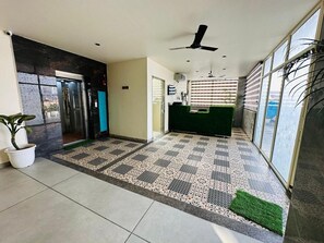 Front of property - Hotel Bleu Ville (New Delhi)