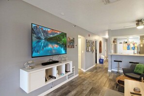 Interior - Downtown Sarasota gem near Ringling College - Beautiful Bayou (Sarasota)