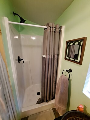 Shower, towels, soap, shampoo - Brand new remodel, fantastic 1 bedroom on Lake Shamineau. (Motley)