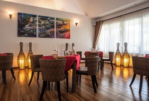 Free daily English breakfast