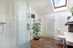 Doccia, asciugacapelli, asciugamani