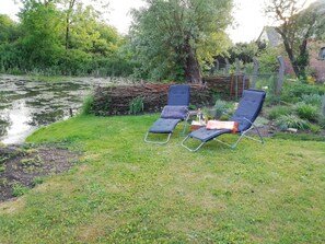 Property grounds - Apartment 'Am Froschteich' with Private Terrace, Shared Garden and Wi-Fi (Feldberger Seenlandschaft)