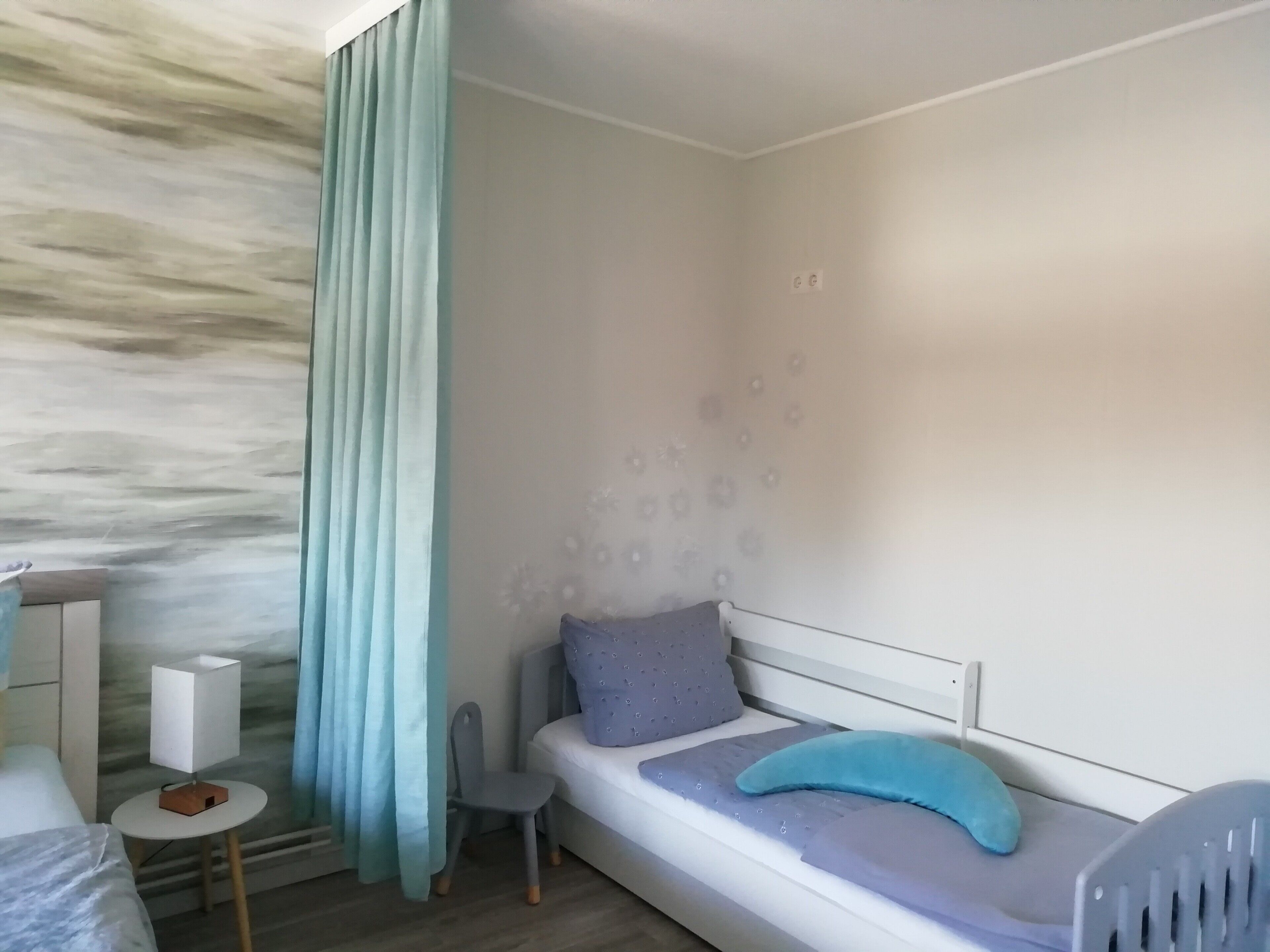 1 habitación, tabla de planchar con plancha, wifi gratis y ropa de cama 