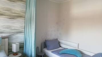 1 habitación, tabla de planchar con plancha, wifi gratis y ropa de cama