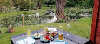 Apartment 'Am Froschteich' with Private Terrace, Shared Garden and Wi-Fi