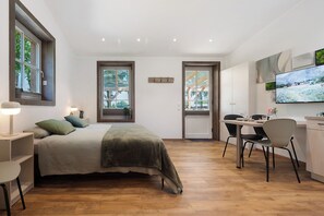 1 bedroom, free WiFi, bed sheets, wheelchair access - Holiday Apartment "Eichengeflüster Kranichzimmer" with Covered Terrace in Ströhen (Wagenfeld)