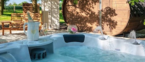 Baignoire à remous extérieure