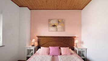 1 habitación, tabla de planchar con plancha, wifi gratis y ropa de cama