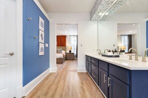 Miljøvennlige toalettsaker, hårføner og håndklær