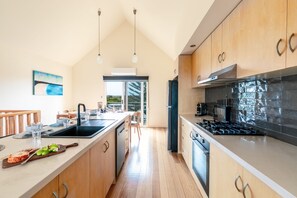 Fridge, microwave, oven, stovetop - The Dunes | Peaceful escape (Ocean Grove)