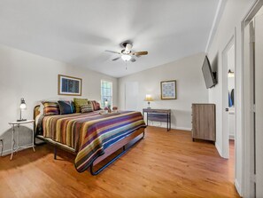 3 habitaciones, tabla de planchar con plancha, wifi y ropa de cama