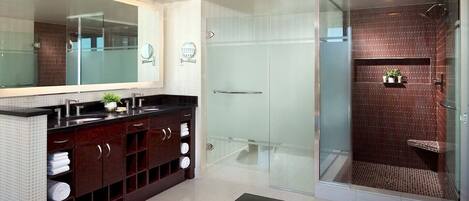 Jetted tub, hair dryer, towels, toilet paper