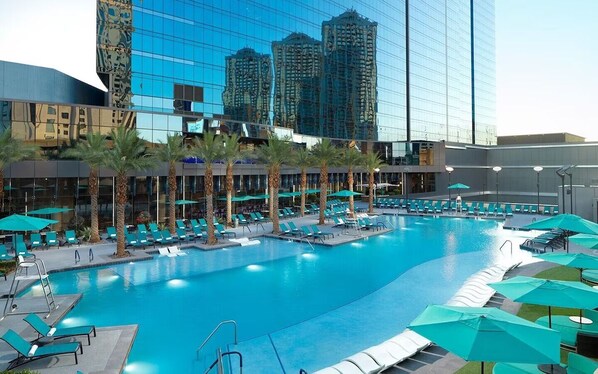 Pool - Elara Las Vegas Strip - 2 Bedroom Suite - Super Bowl Weekend (Las Vegas)