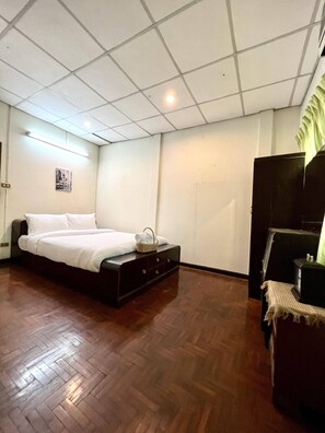 Deluxe Double Room | Free WiFi, bed sheets - Chubby House (Chiang Mai)