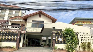 施設の正面