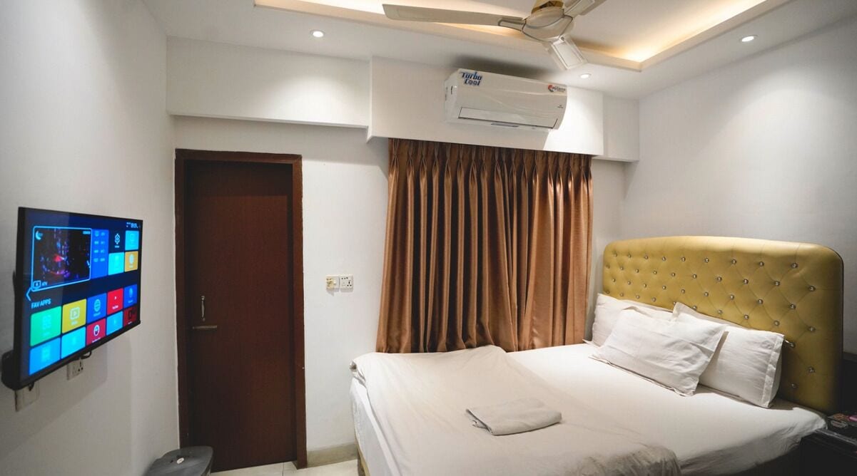 华丽客房 | 客房内保险箱、办公桌、隔音、免费 WiFi