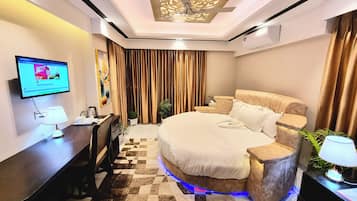 1 bedroom, in-room safe, desk, soundproofing