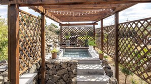 Outdoor pool - Jeju Stay Rowoon Dockchae Pension (Jeju City)