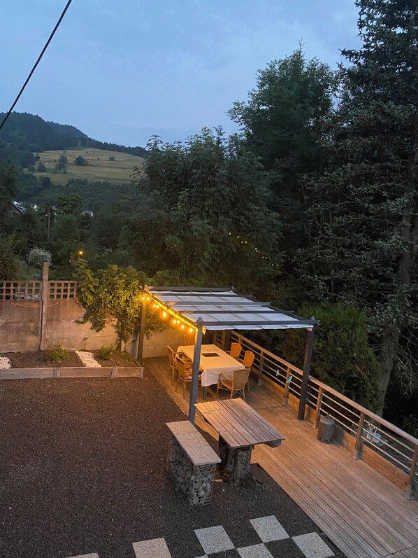 Outdoor dining