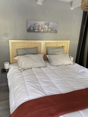 2 bedrooms, iron/ironing board, travel cot, free WiFi