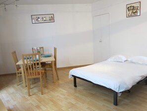 1 bedroom, WiFi, bed sheets