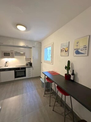 Kühlschrank, Ofen, Herdplatte, Geschirrspüler