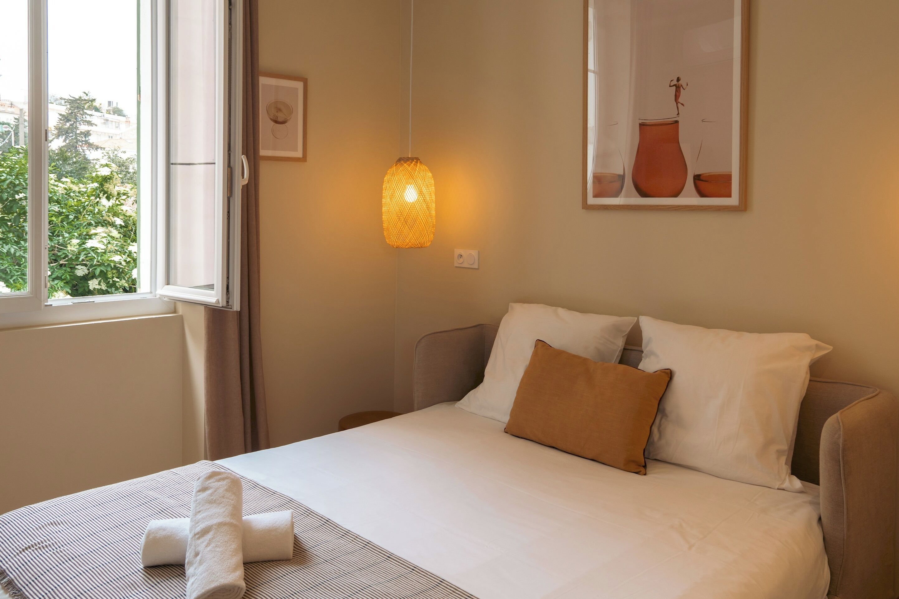 2 chambres, fer et planche à repasser, Wi-Fi, draps fournis