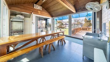 Basic Room, 3 Bedrooms (olive) | 3 bedrooms, free WiFi