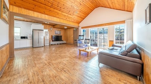 Basic Room, 3 Bedrooms (olive) | 3 bedrooms, free WiFi - Daebudo Olive Poolvilla Pension (Ansan)