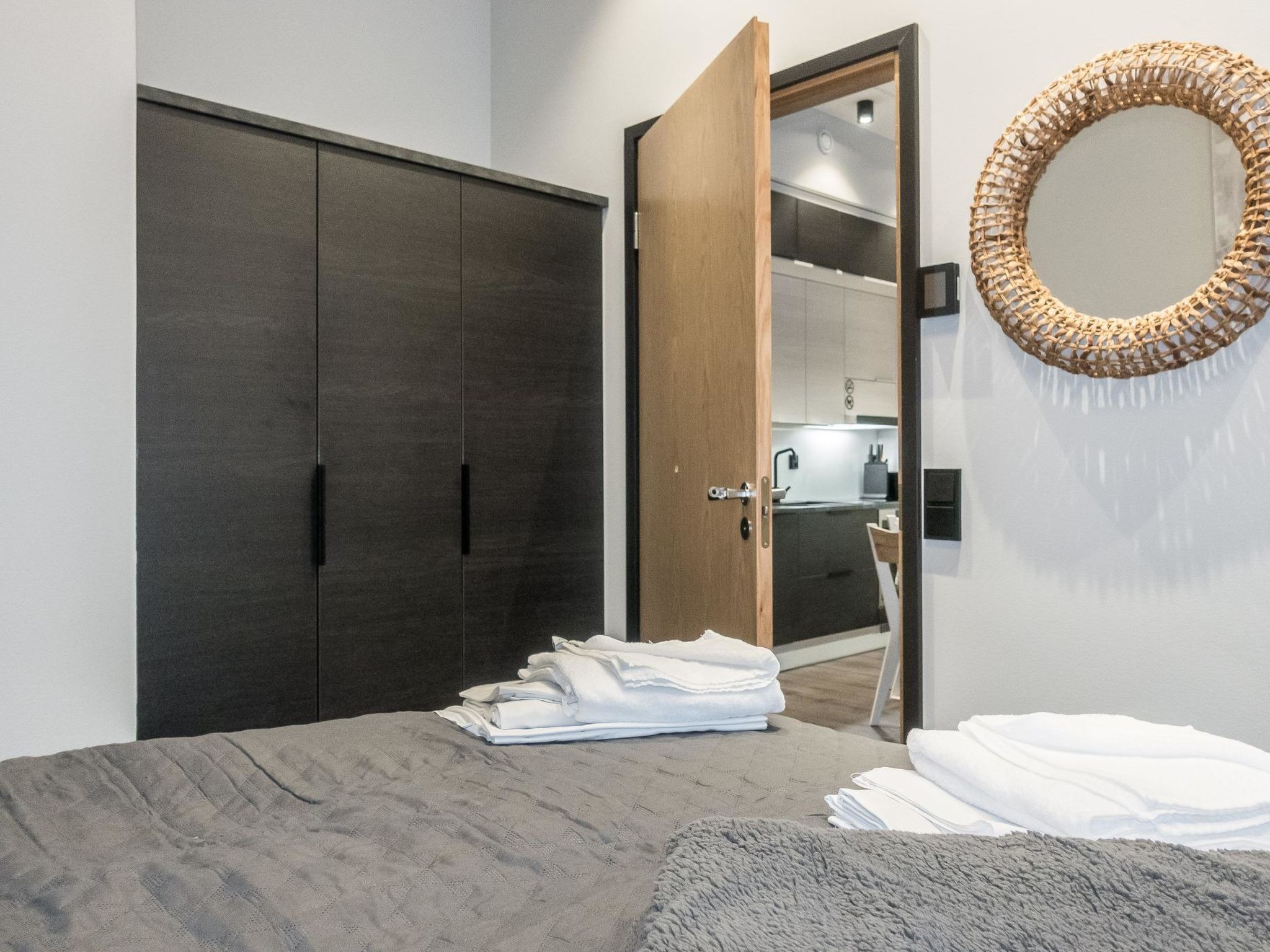 2 多间卧室、上网接入