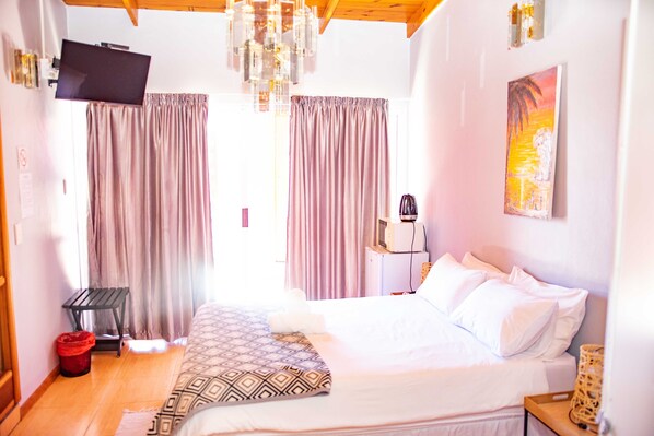 Comfort Double or Twin Room | Free WiFi - Tina Guesthouse (Swakopmund)