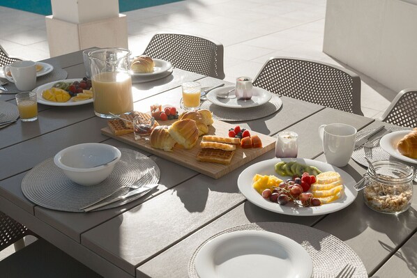 Outdoor dining - Villa Mirella - Varandas do Lago (Almancil)