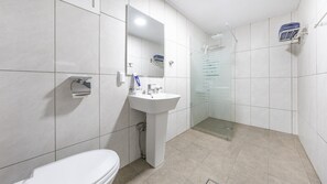 1 개의 침실, 무료 WiFi