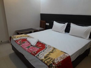 1 bedroom, free WiFi - LS Grand Guest House (Varanasi)
