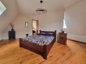 3 bedrooms, desk, travel cot, bed sheets - Grange Aménagée, Pour les Amoureux de la Nature. Animaux de Compagnie Acceptés ! (Mandailles-Saint-Julien)