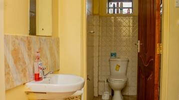 Comfort-Apartment | Badezimmer | Dusche, Regendusche, kostenlose Toilettenartikel, Bidet