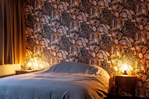 Premium bedding, Select Comfort beds, desk, laptop workspace - Hey-Aparthotel (Brussels)