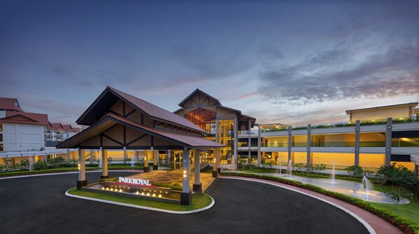 A modern hotel with a covered entrance, multiple floors, and a landscaped area with a fountain. - PARKROYAL A'Famosa Melaka Resort (Alor Gajah)
