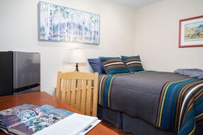 1 Schlafzimmer, Schreibtisch, Bügeleisen/Bügelbrett, Reisekinderbett