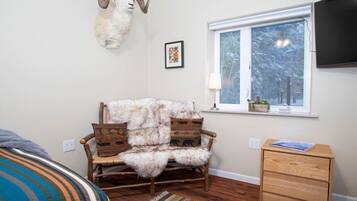 1 chambre, bureau, fer et planche Ă repasser, lit parapluie