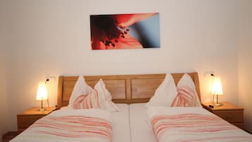 1 Schlafzimmer, Schreibtisch, Bügeleisen/Bügelbrett, Reisekinderbett