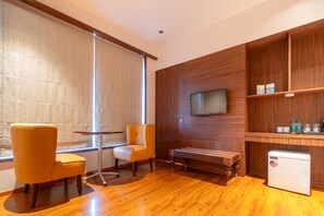 Habitación doble Premium | Caja de seguridad en la habitación, escritorio y insonorización 